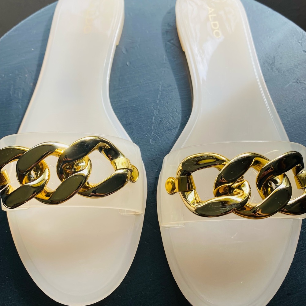 Flat sandals
